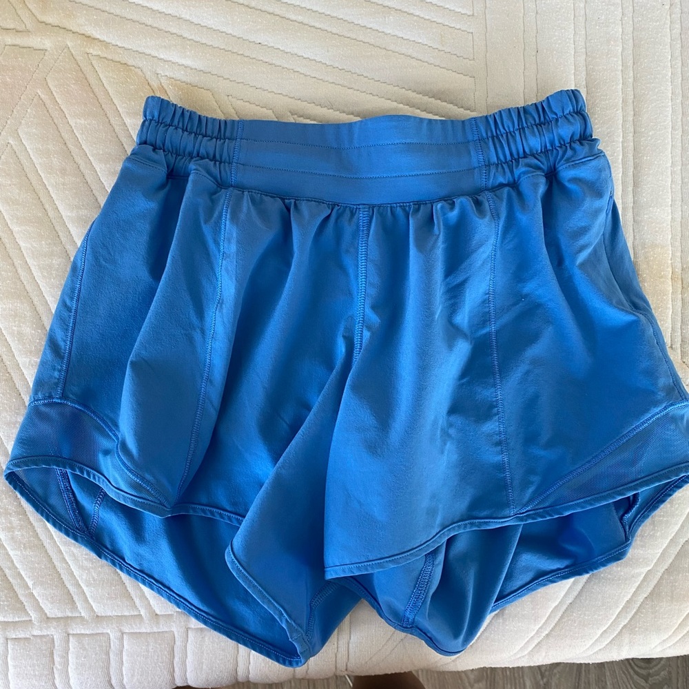 Lululemon Hotty Hot 4” in Poolside